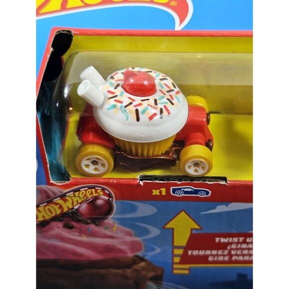 Hot Wheels City Downtown Ice Cream Swirl Includes 1 Car / Connect Expand Create - Picture 6 of 6
